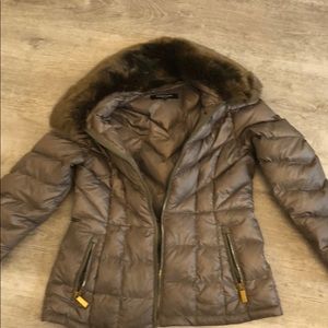 Beautiful fitted gray Kenneth Cole jacket